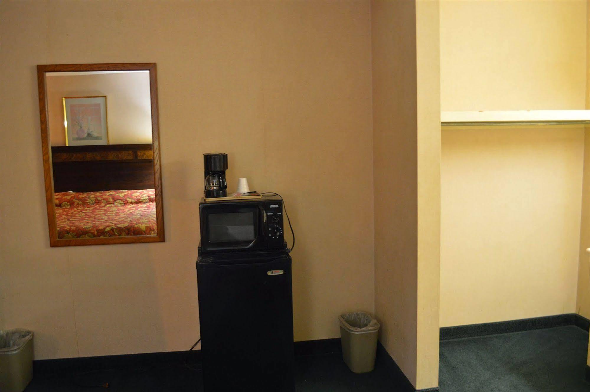 Economy Inn Carthage エクステリア 写真